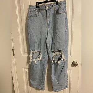 Baggy distressed denim